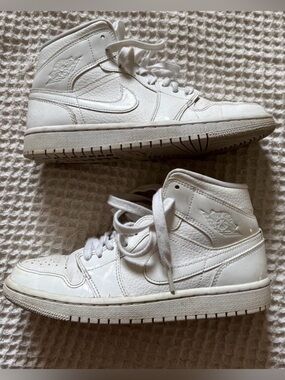 Nike air Jordan’s white